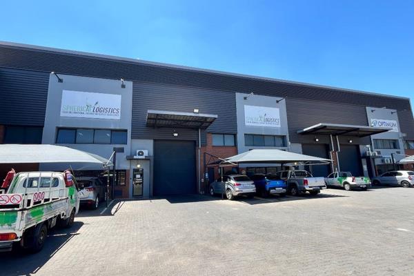 Modern warehouse with office space in Tunney Elandsfontein to let. Located in Greenhills ...