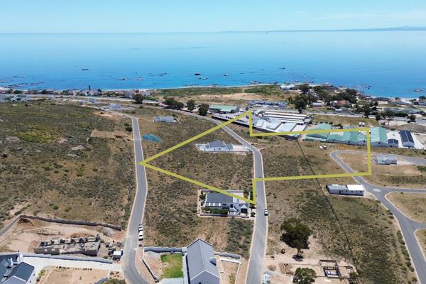 *Agent base in St Helena bay*

Property Overview:

• Large Stand 929M2
• No building ...