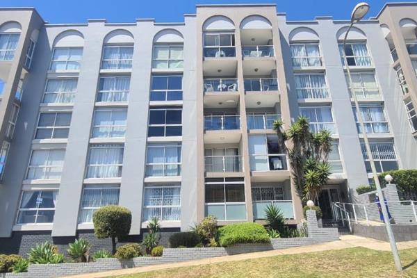 3 Bedroom apartment to rent in Humewood.

3 Bedrooms (2 bedrooms with a sea view)
2 Bathrooms
Lounge and kitchen
Open balcony with a ...