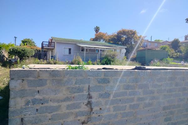 Sole Mandate
Vacant plot of 355 sqm with existing foundations, situated in the residential area of New Horizons, Plettenberg ...