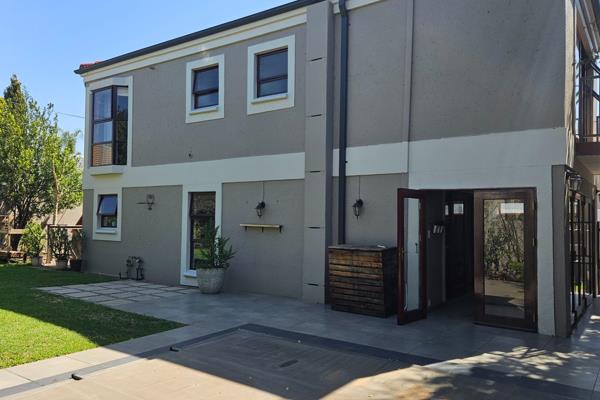 Beautiful Townhouse For Sale in the secure Sunninghill Gardens. (No agents please)

2 ...