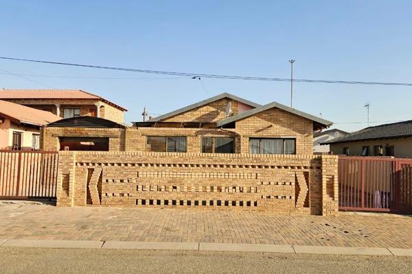 Welcome to this beautiful 3-bedroom home located in the neighborhood of Dobsonville Ext ...