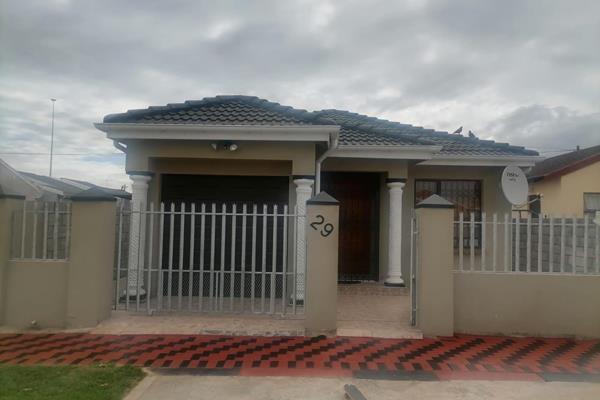 Motherwell Nu6 For R850 000

3 bedroom with lounge dining room and modern kitchen

Fully secured with boundary wall