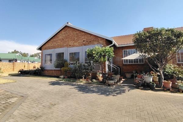 Discover your perfect home in this charming 131 sqm sectional title unit, located in the small historic town of Cullinan. Just a ...