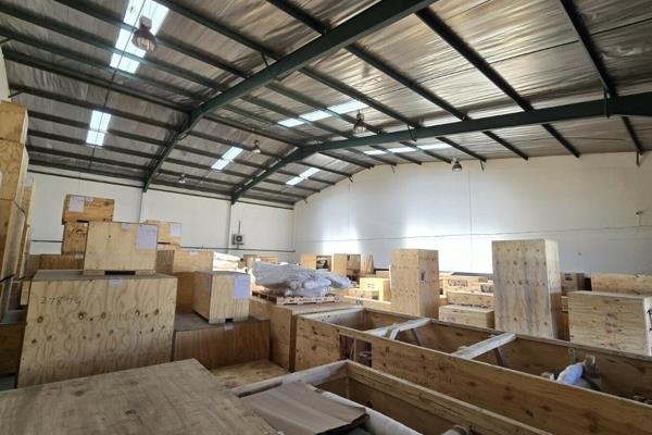 This 633m&#178; unit at Aviation Park, Pomona, offers an ideal space for logistics ...