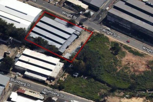 This impressive industrial property spans 1,950 m2 on a generous 2,919 m2 lot, featuring a comprehensive range of amenities to support ...