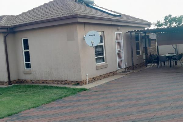 Lovely 2 bedrooms 1 bathroom house available for rent with a wendy house at the back of the property. Features include:
- Renovated ...