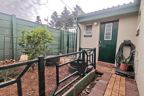 Cozy Fully Furnished 1-Bedroom Garden Flat Awaits You
Experience comfort and convenience in this delightful fully furnished 1-bedroom ...