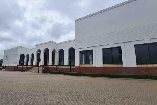 - Retail showroom and warehouse space in a prime area of Ferndale, Randburg
- Near the N1
- Tall ceiling height
- 10320sqm stand size
- ...