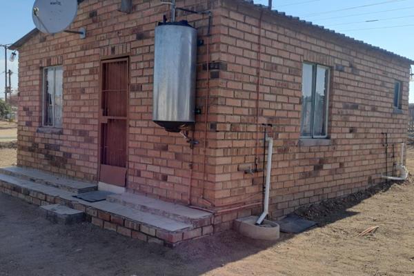 House to let in Seshego. 

Available Immediately for occupation 

A beautiful stand alone two bedroom house situated next to Seshego ...