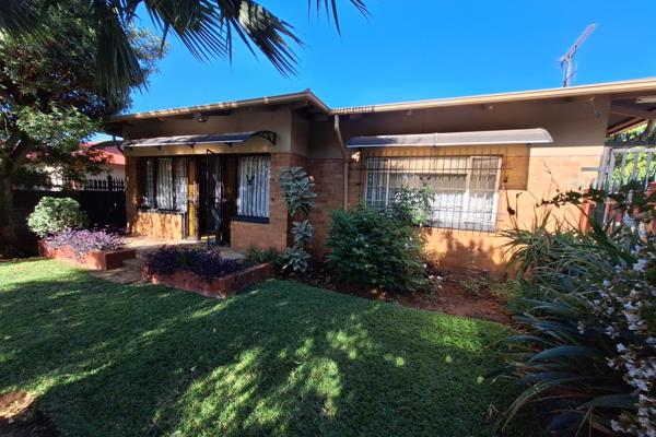 THIS STURDY AND SPACIOUS 4 BEDROOM FAMILY HOME OFFERS THE FOLLOWING:
 
Inside
4 Bedrooms
2 Bathrooms
Kitchen
Dining ...