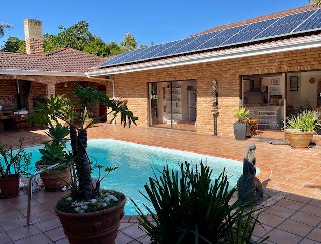 Photo of 4 Bedroom House to rent in Plettenberg Bay Central