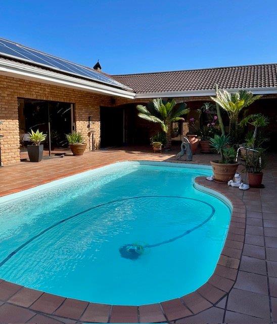 Photo of 4 Bedroom House to rent in Plettenberg Bay Central