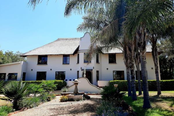 Bushveld plot close to Roodeplaat.

Two beautiful houses. 
Rental income for 2nd house R29 500 pm.
This magnificent property was ...