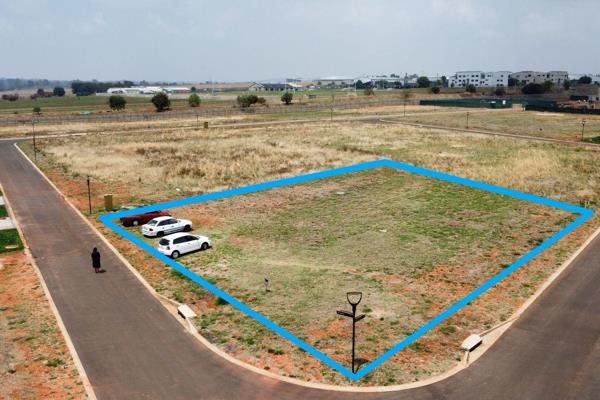 Imagine the possibilities on this expansive 1112m2 plot, nestled in the tranquility of Serengeti Lifestyle Estate. 

Whether you&#39;re ...