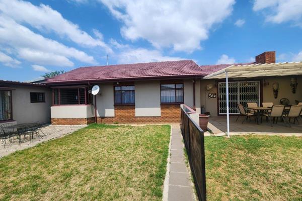 5 Spacious bedrooms home offers you the perfect comfort environment you ever dreamed of.  its Located in a quiet street ...