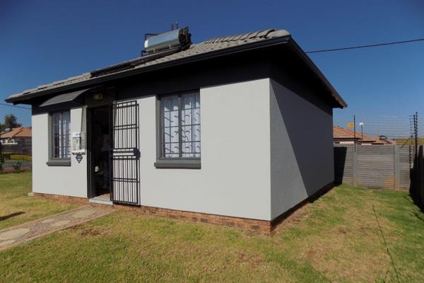 Protea Glen Ext 43 offers a selection of newly built houses that are perfect for ...