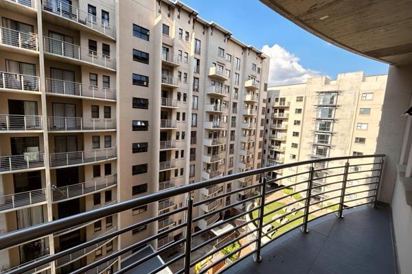 Welcome to your ideal student living space! This sought-after building is strategically located in close proximity to the university ...