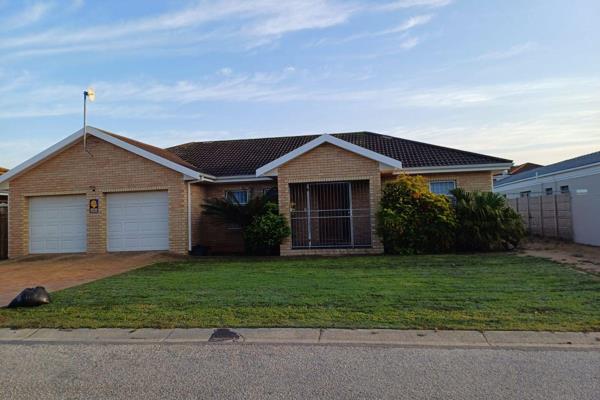 Spacious Family Home in Summerstrand - Pet Friendly!

Welcome to your new family home in ...