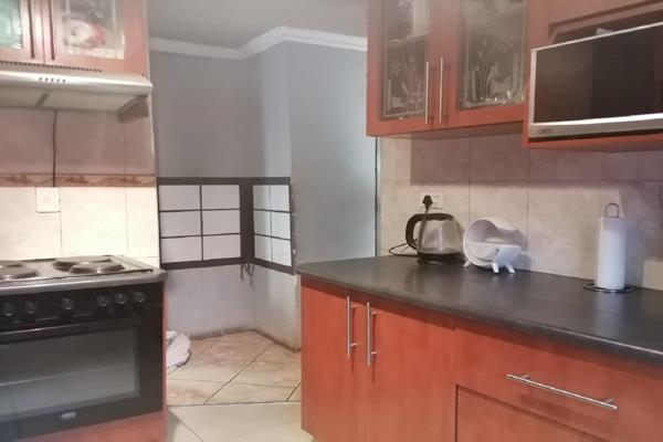 This lovely home is located in a quiet street, it is near Protea Glen mall and main road ...