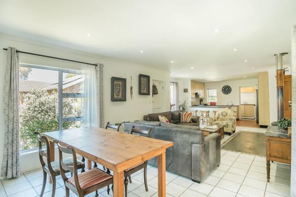 Coastal Living at Its Best – 4-Bedroom Family Home in Kommetjie

Nestled in a serene ...