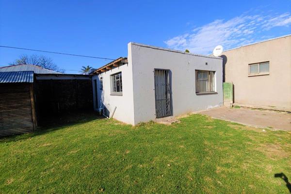 Here is a neat garden cottage available for rent in Benoni Western Extension. 

It comprises an open plan or bachelor lounge, kitchen ...