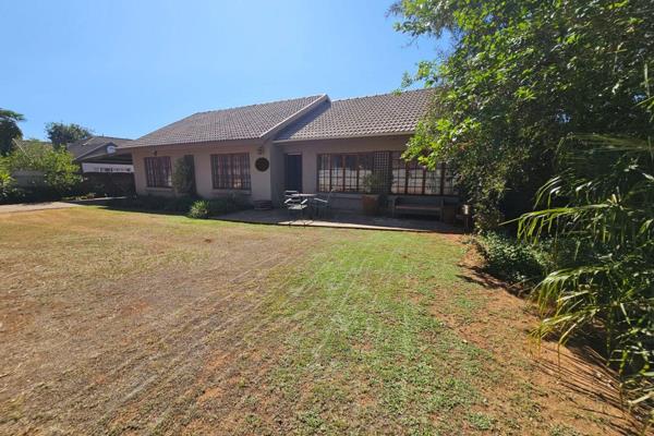 This property consists of large open plan living areas and a wooden kitchen with gas stove.
Three well-sized bedrooms, two ...