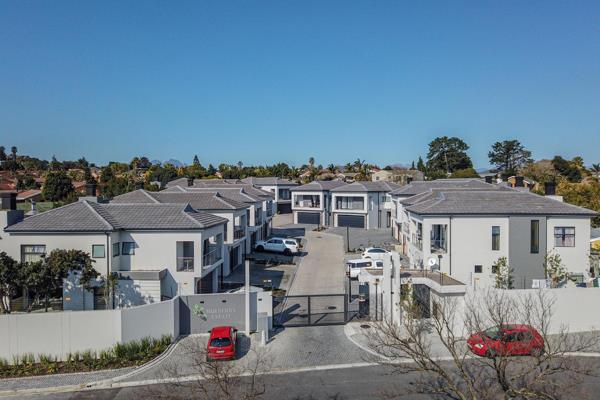 Modern 3 Bedroom Duplex Townhouse in Mulberry Estate, Protea Heights
Mulberry Estate is situated ideally close to schools, shopping ...