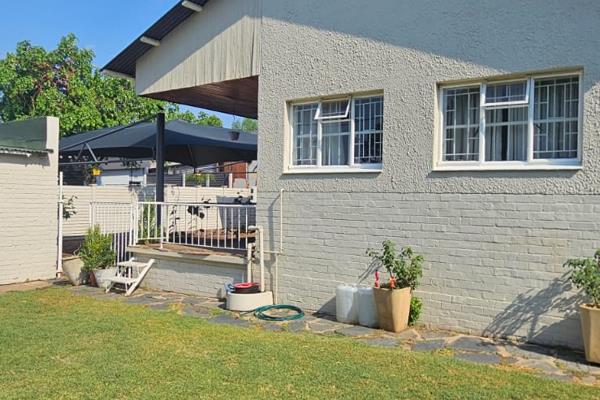 This beautiful 3 Bedroom house in Rietfontein is new in the market. 
Perfectly located. 
This property gives you the following
Entry ...