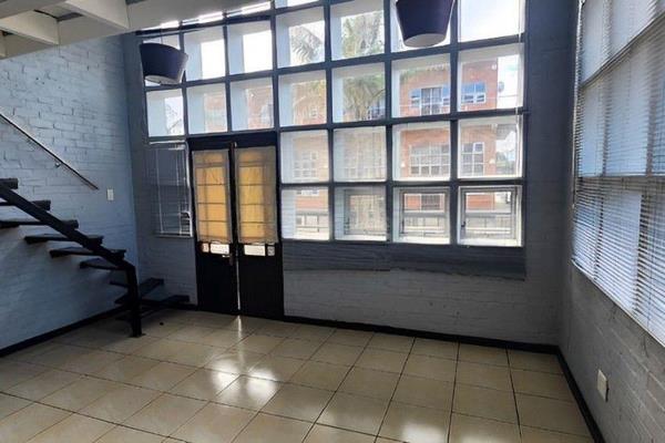 One bedroomed Loft apartment situated close to shops, schools, bus stops and all major ...