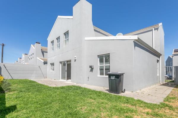 This stunning Townhouse with excellent location is situated in Brentwood Green, close to Cape Gate Shopping Mall, major Schools and ...