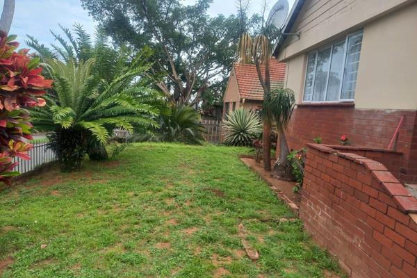 Welcome to this neat family home situated in a sought out area in Woodlands.
It features ...