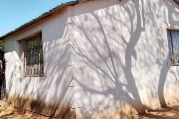 Soshanguve south block k home for sale!

R560,000 | Soshanguve South block k | Erf Size: ...