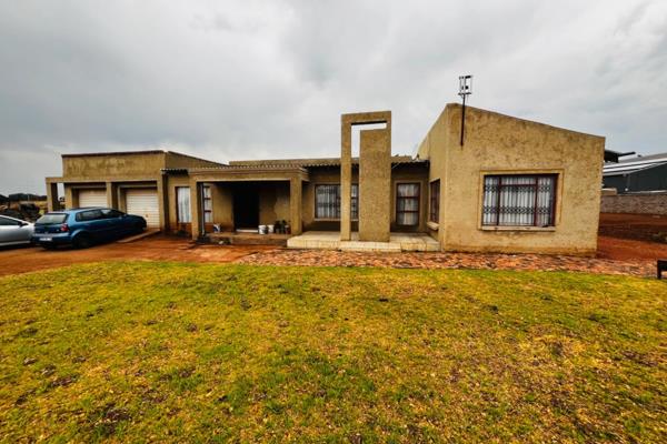 Stunning 1-Hectare Plot with 4 Bedroom House, and 2 Bedroom Cottage in Zuurbekom

Ideally located near the N12 road, just past the BP ...