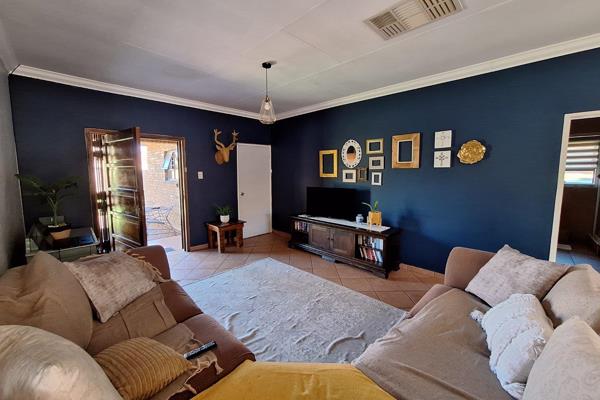 An immaculant townhouse going available 1 December.

Hosting the following:
Spacious open plan TV lounge / dining room / ...