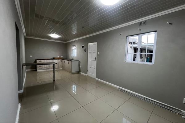 Recently renovated, perfect for single female/couple
•?  ?1 month rent + 1 month deposit
•?  ?Prepaid electricity and water
•?  ...