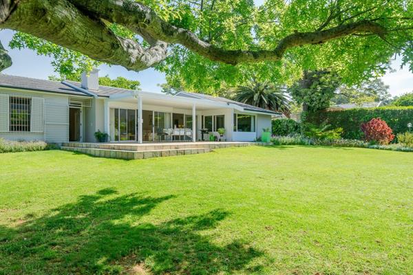 In prime location in Picardie Avenue, Upper Constantia, this classic, comfortably furnished family home offers the peace of mind of a ...