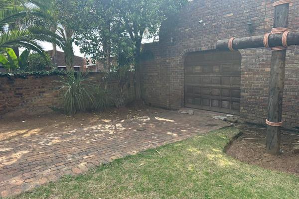 Spacious family home for sale in prime area close to Cambridge private schools , main roads and Highveld mall
This property offers 5 ...