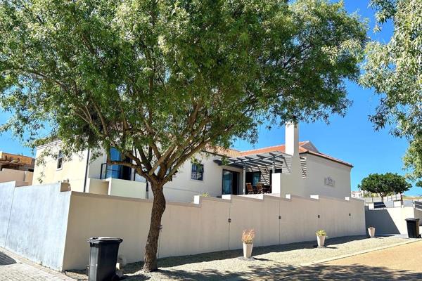 Property consist of 4 Bedrooms and 2 Bathrooms;
Openplan kitchen (with scullery) / ...