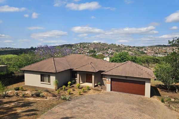 This lovely and modern family home is located in the sought-after Ntulo Wildlife Estate. 

Boasting an open-plan layout, the kitchen ...