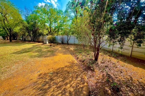 ON SHOW Sunday 3 Nov
3PM - 4PM

Situated in the sought-after area of Old Vaalpark, this 604m&#178; vacant corner plot offers a rare ...