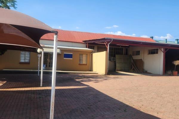 This well-located commercial building, situated in the heart of Standerton, offers a fantastic investment opportunity for businesses or ...