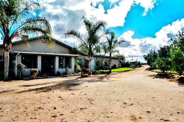 Discover this exceptional farm located just 19 km from Vanrhynsdorp, 5 km from Vredendal, and 19 km from Klawer, directly opposite the ...