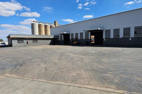 Warehouse in Nigel, spanning approximately 1400 square meters of warehouse space along ...