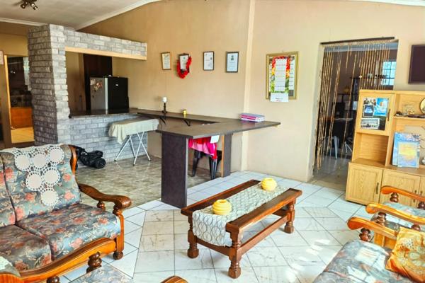 Double storey in The Farm/Mont Rose Park
3 bedrooms, Main en-suite
Walk in closet in main bedroom
Fully fitted kitchen
1 Lounge
1 ...