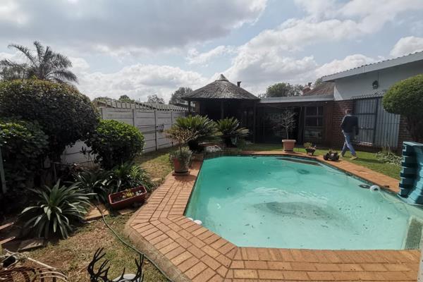 Spacious family home with granny flat, pool and outside enclosed entertainment area.
4 Spacious bedrooms with built-in cupboards and ...