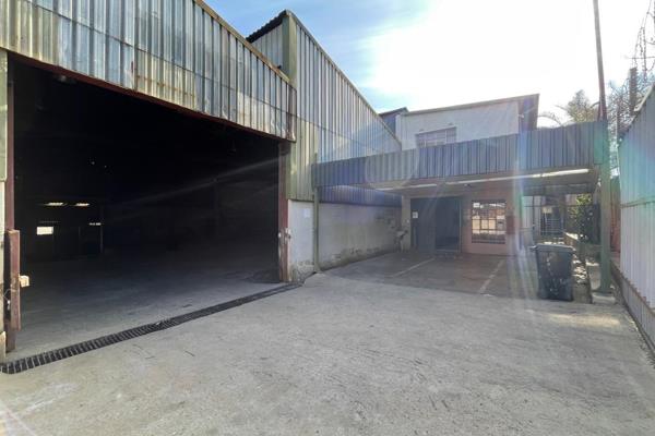 This 1,400-square-meter industrial warehouse in Industria North, Roodepoort, is a ...