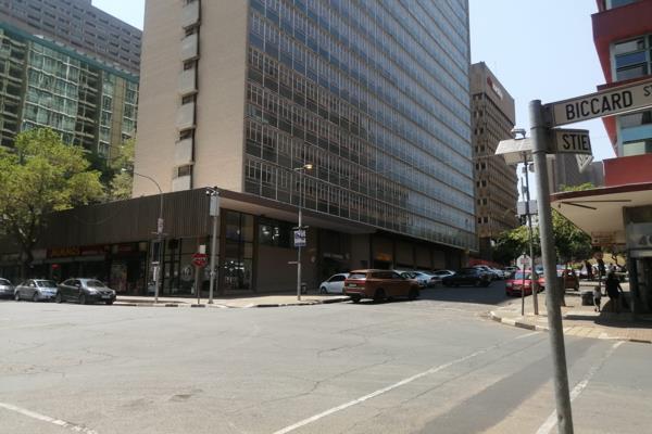 This trendy one-bedroom flat in vibrant Braamfontein is the ideal spot for a young ...