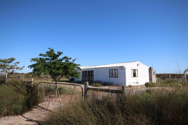 18 Hectares of beautiful virgin fynbos covered in Proteas. Ideal project, temporary 3 bedroom 1 bathroom Nutec house with approved ...