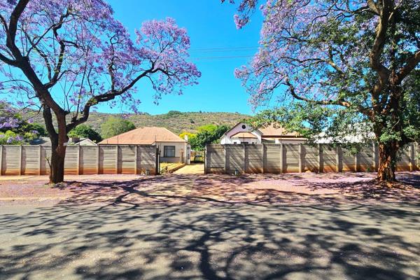 This property offers

2 stands (not consolidated) with Approval for 18 Units 
Ideal for student accommodation – close to Steve Biko ...